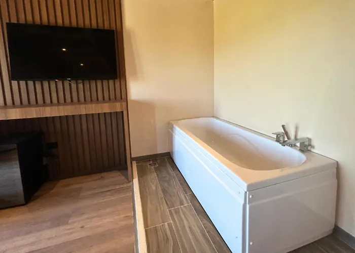 Hotel Ami Trajas