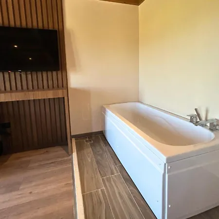 Hotel Ami Trajas